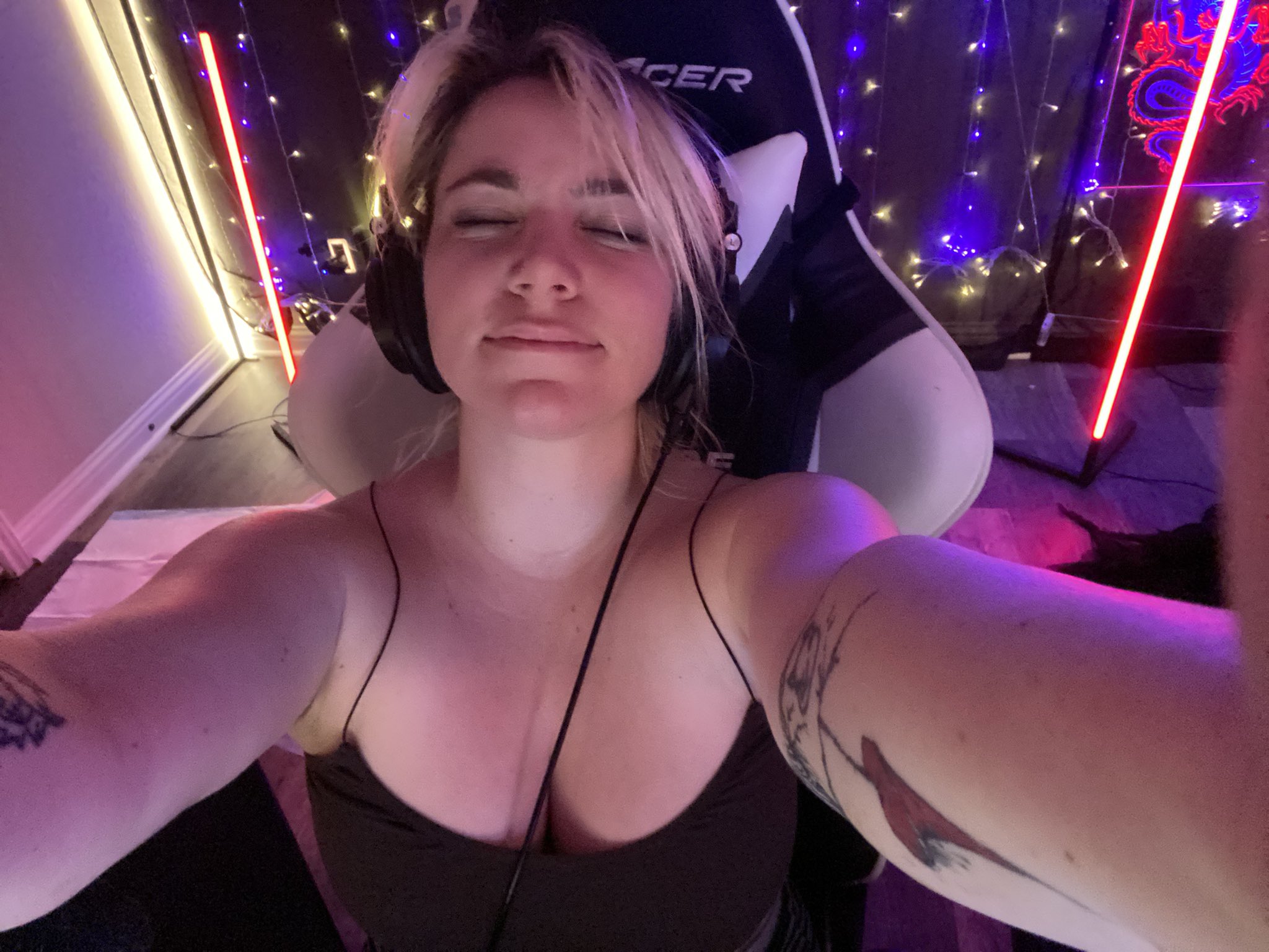 Exclusive: The Untold Truth Of The Curvyllama Leak - ppdj9sg