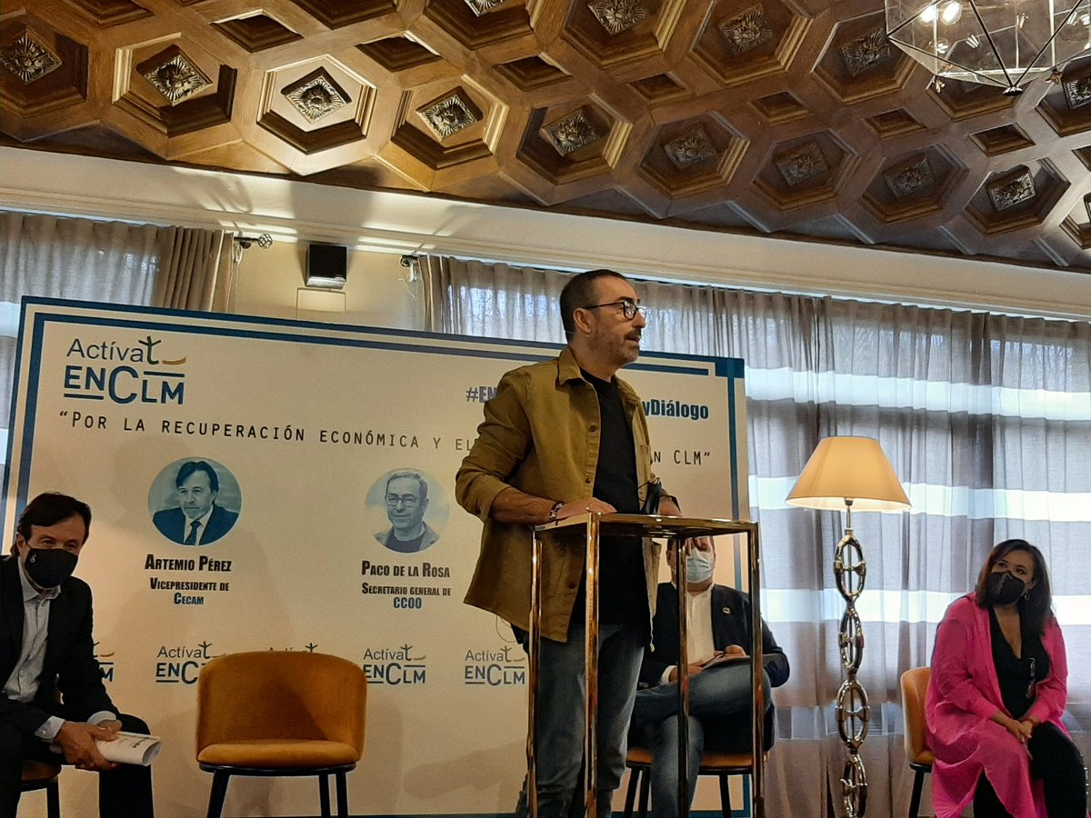 EncarnaSanchezV's tweet photo. El secretario general de CCOO CLM @PacoDeLa_Rosa interviene en el encuentro " Por la recuperación económica y el diálogo social en CLM. #ESTAPASANDO #ccooclm https://t.co/Xs380vnn2p