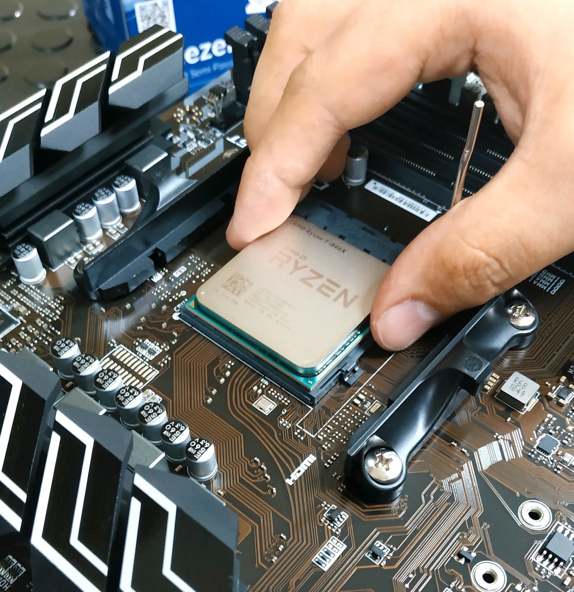 Xtremmedia's tweet photo. En nuestro configurador de PCs puedes crear tu equipo y nosotros realizamos el montaje y testeo💯

☑️Revisamos posibles incompatibilidades tu configuración.
☑️El montaje incluye materiales propios como bridas, tornillos, pasta térmica, etc.

🖥🔧 https://t.co/f2BCB2feKd https://t.co/pDRqfJ4KFI