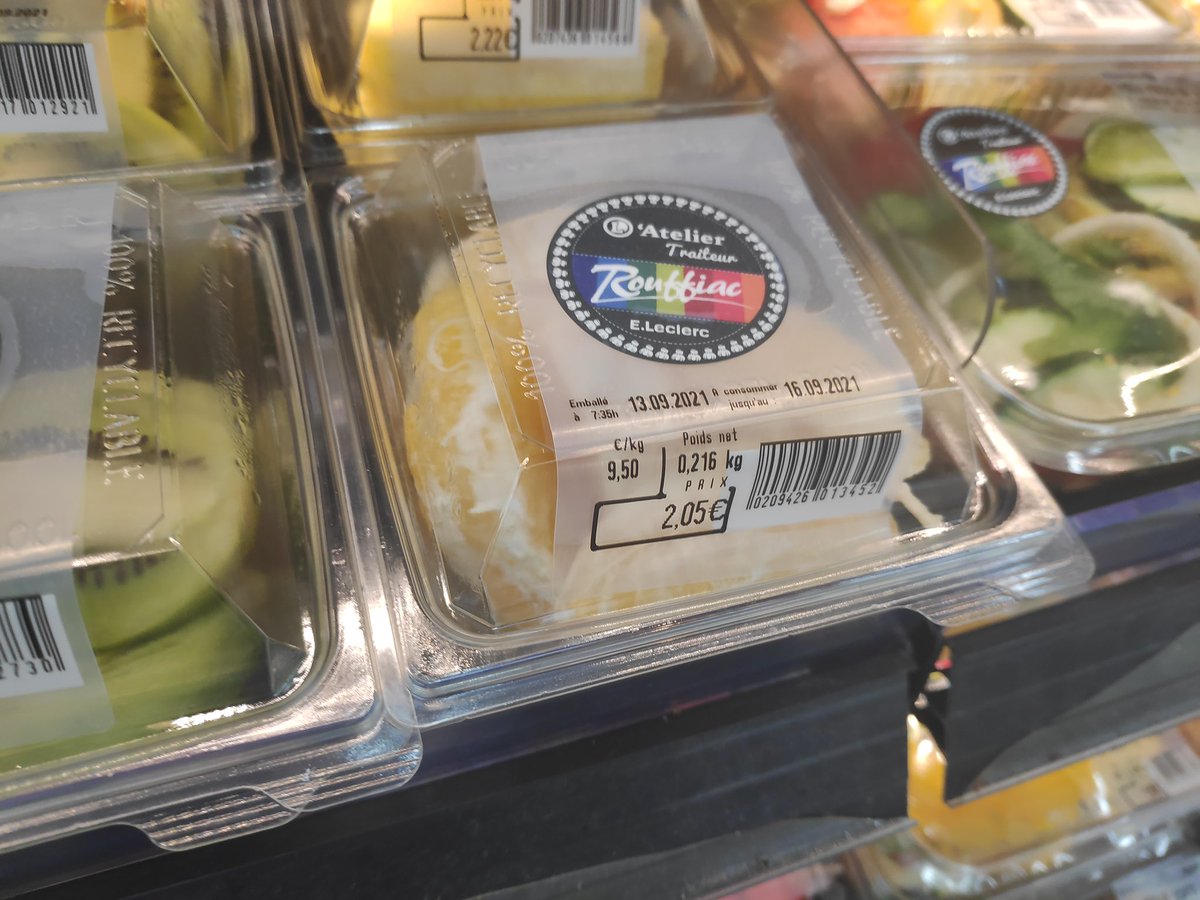 hugoclement's tweet image. 1- Prendre des fruits naturellement équipés pour se conserver. 
2- Leur enlever la peau.
3- Les mettre dans du plastique. 

Franchement, on en est encore là ?🤦‍♂️