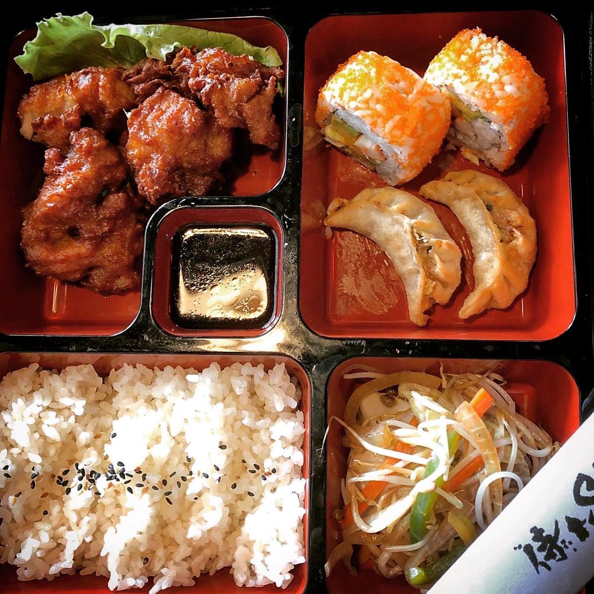 cebupot's tweet photo. 🍻🏮日本食＆美味しいお弁当 Samurai Sushi and Bento Cebu 🏮🍻
タランバンにある日本食＆弁当レストランの「Samurai Sushi and Bento Cebu」。
店内飲食も可能です！

詳しくはこちら！
https://t.co/ogHfDeJSeP

【LINE公式アカウント「セブポ通信」】
ID：@cebupot
https://t.co/YXYgZQTr8p https://t.co/L0xSyJ7Oz0