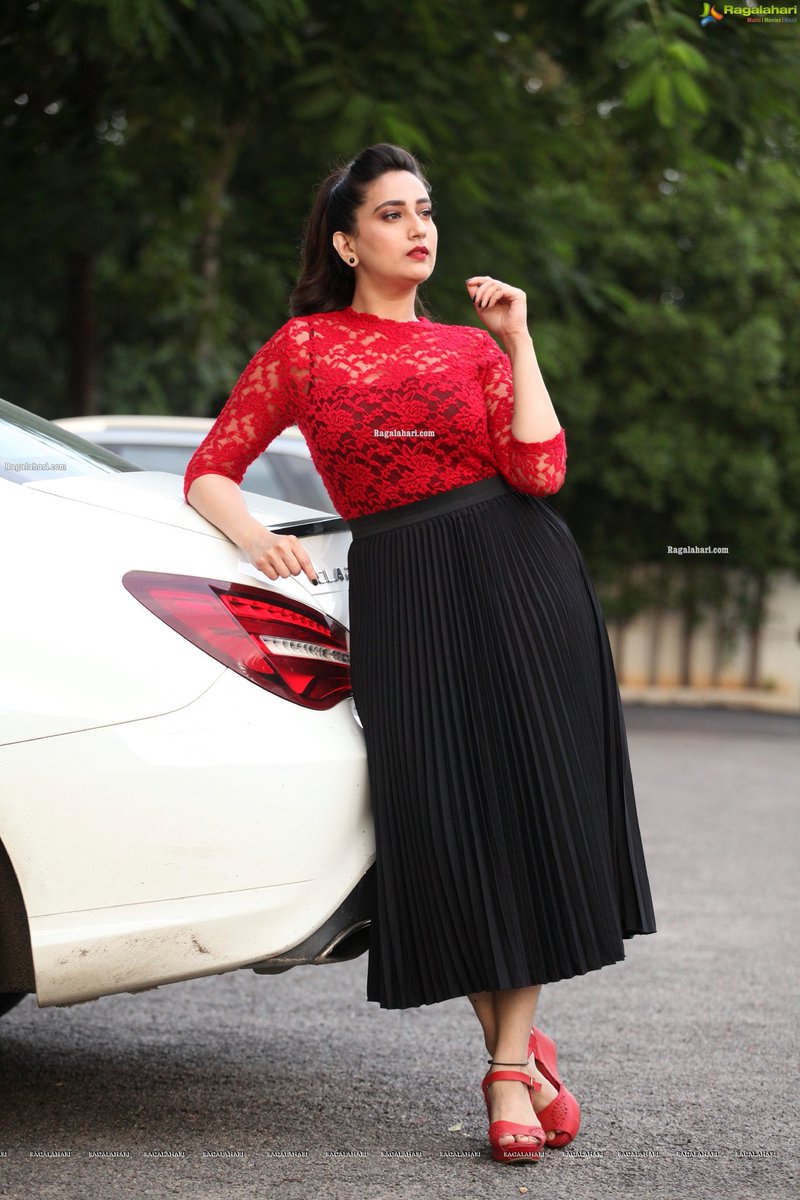 ManjushaFanatic's tweet photo. @ManjushaAnchor #seetimaar success meet. https://t.co/CneEHYsdSJ