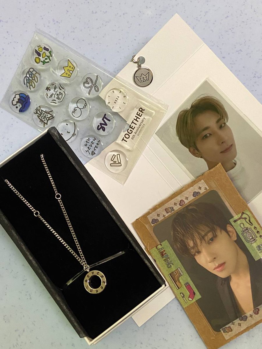 exryjane's tweet photo. my merch and pc are finally here >< . thanks to @kiujoha1  , the items arrived safely . she also gives freebies but i forgot to take the picture hehe . thankyou again kiu ! 
#Kiufeedback https://t.co/VHTp92WrM3