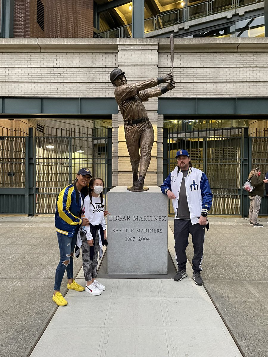 SeaJenny's tweet photo. Always my favorite series to go to!!!’ @Mariners @ROOTSPORTS_NW #SeaUsRise @11EdgarMartinez @RedSox @WooSox https://t.co/qKULSU30B5