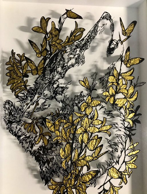 『黄昏の夢』
金の和紙を使用しています
ごてごてピアスは趣味好みです🐺
#切り絵 