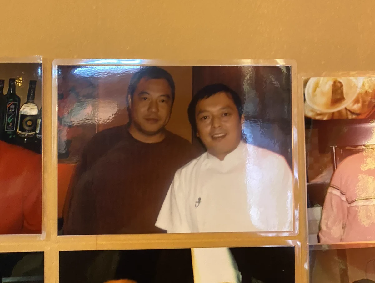 どっちがどっちかわからない？中華屋に貼られていた写真www