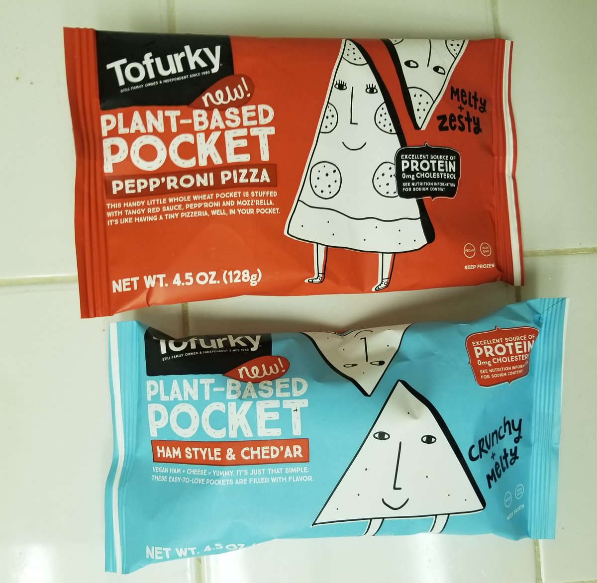 TiberiusTusken's tweet image. I Just discovered that Tofurky makes vegan pizza pockets! All vegan and plant based, no real meat or cheese. Goddam these taste good! These will be in my freezer from now on. Well, until I eat them and buy more.
#vegan #tofurky #pizzapockets #veganpizzapockets #food #plantbased