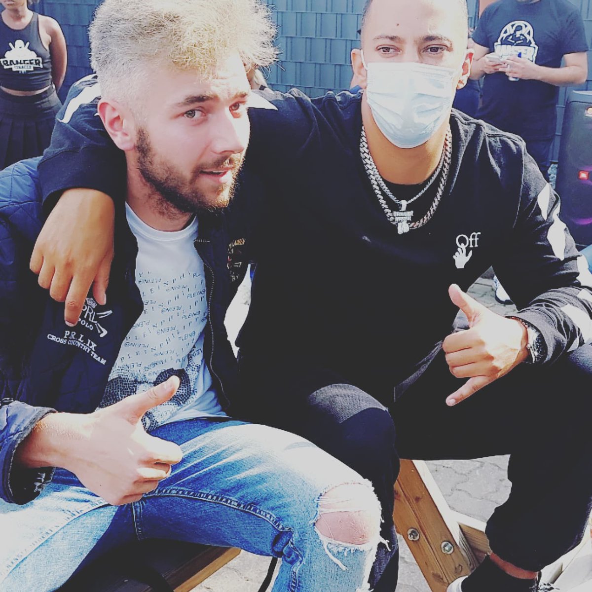 RealPapaPolskii's tweet photo. Wenn r6 nicht läuft. Hab ich immer noch farid 🤣🤣🤣🤣 https://t.co/OFDyXLn4aY