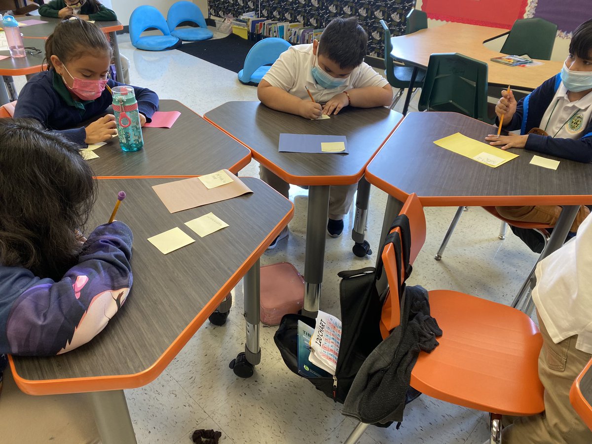 indiramoreno000's tweet photo. ✨Students promote a positive learning environment by writing affirmations to their classmates ✅💕💯 #2PLwars #HBGnewhope @HBGonzalezPLA @PersonalizeDISD @dallasschools https://t.co/epUIwUMPxN