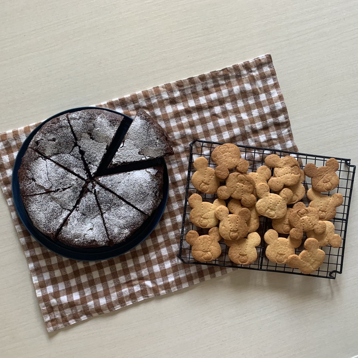 sweet017s's tweet photo. ガトーショコラ🍫
サブレ🐻

#cotta
#お菓子作り
#お菓子作り好きな人と繋がりたい https://t.co/SnXxQwHIWd
