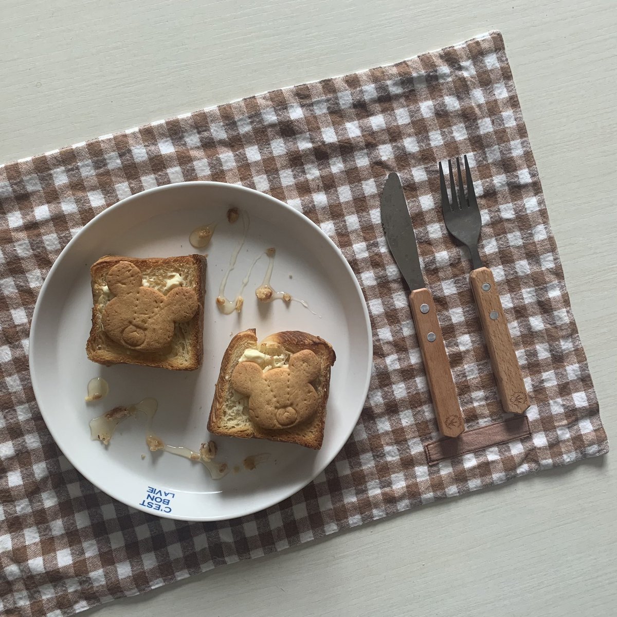 sweet017s's tweet photo. ちょっと気取ったデニッシュトースト🍞
はちみつ×クリームチーズ
キャラメリゼしたナッツたち

#cotta
#お菓子作り
#お菓子作り好きな人と繋がりたい https://t.co/9mWsEMIhO7