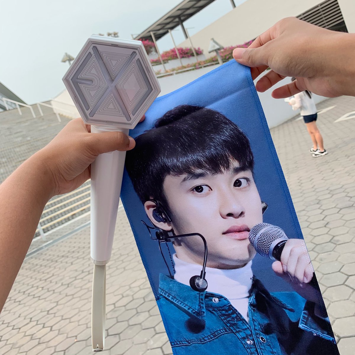 solarksoo's tweet photo. two years since singapore <333 #EXplOrationinSG https://t.co/uuVVPZNZox