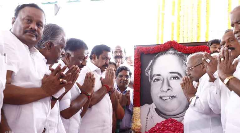 ADMKofficial's tweet photo. “அண்ணா நாமம் வாழ்க” ❤️🔥
#HBDArignarAnna https://t.co/i01LVp3D08