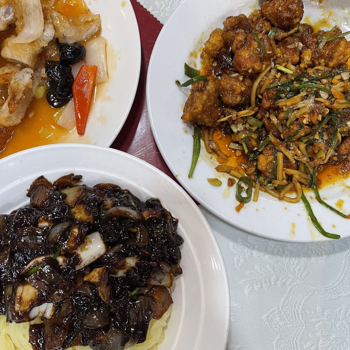 ForRilla's tweet photo. 오늘의 점심😊 네명이서 중국음식 박살내기 https://t.co/WvA9o3dDA8