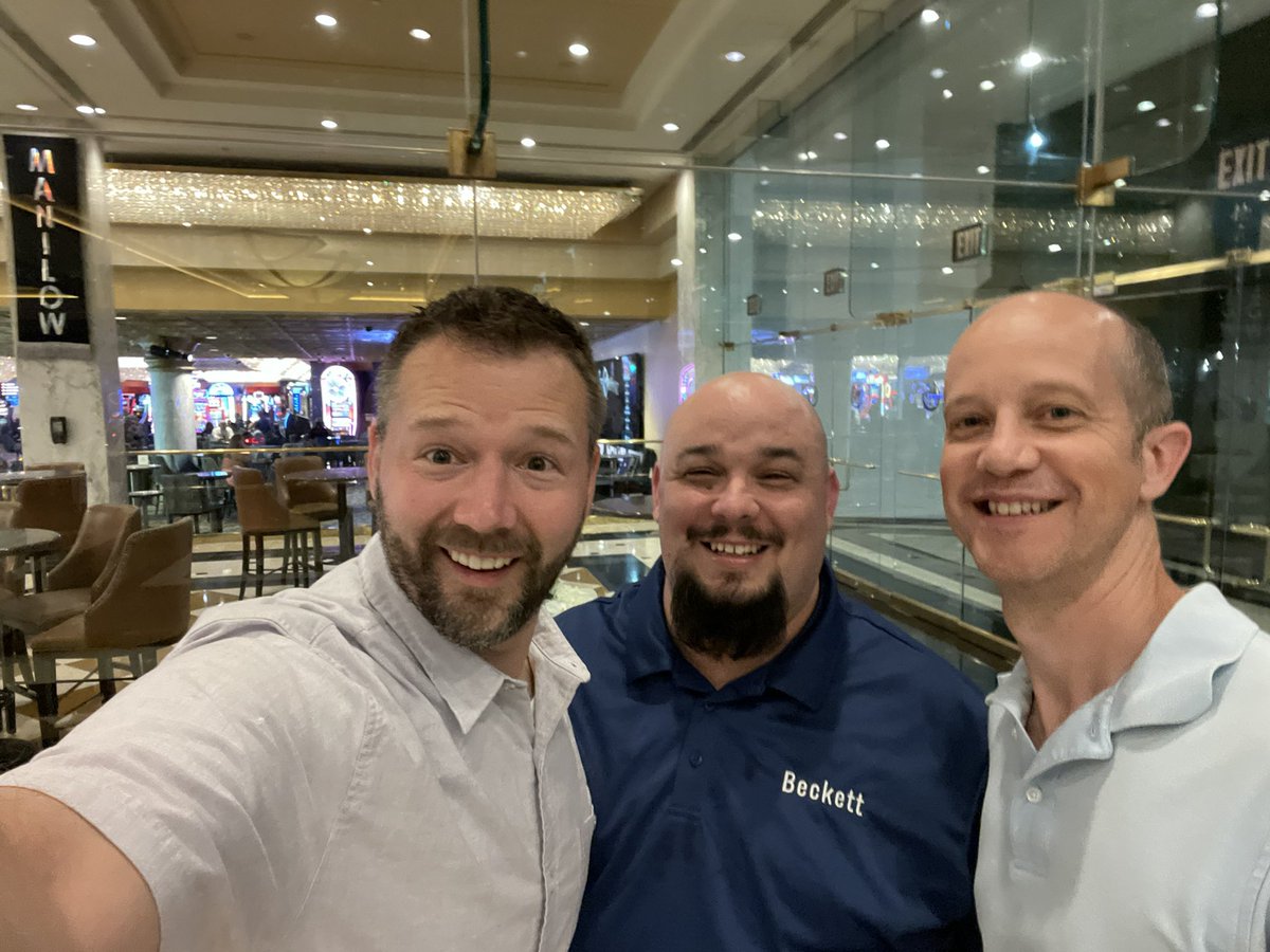 WatchTheBreaks's tweet image. Thanks to @EricNorton316 and @TheMikeSommer for letting me tag along again!  Dinner tonight was great (Osso Bucco in the darkest Italian restaurant I’ve ever dined in), the fellowship was even greaterer! 

The Hobby is The People #Collect