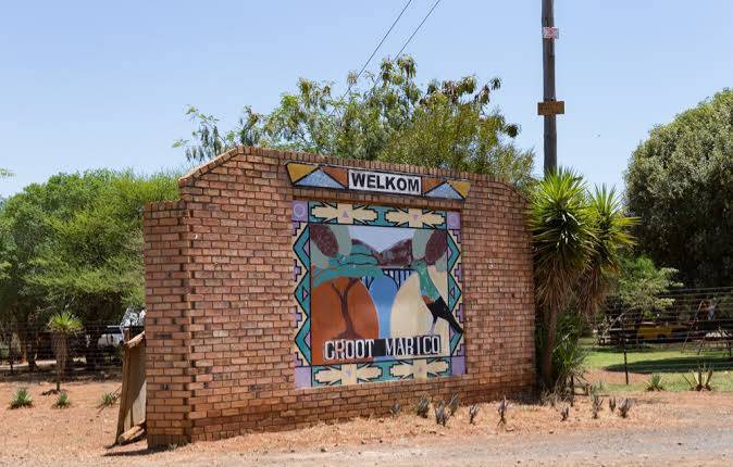 YOUFM898's tweet photo. It's another week to #ShapaDraai and make memories in the Ngaka Modiri Molema District 

Join #YOUWithTheBoys on another road trip this afternoon as they are out to explore and experience the thrill of true wildlife in Grooot Marico

#KnowYOUrArea 
#tourism2021 https://t.co/PlIad4vru7