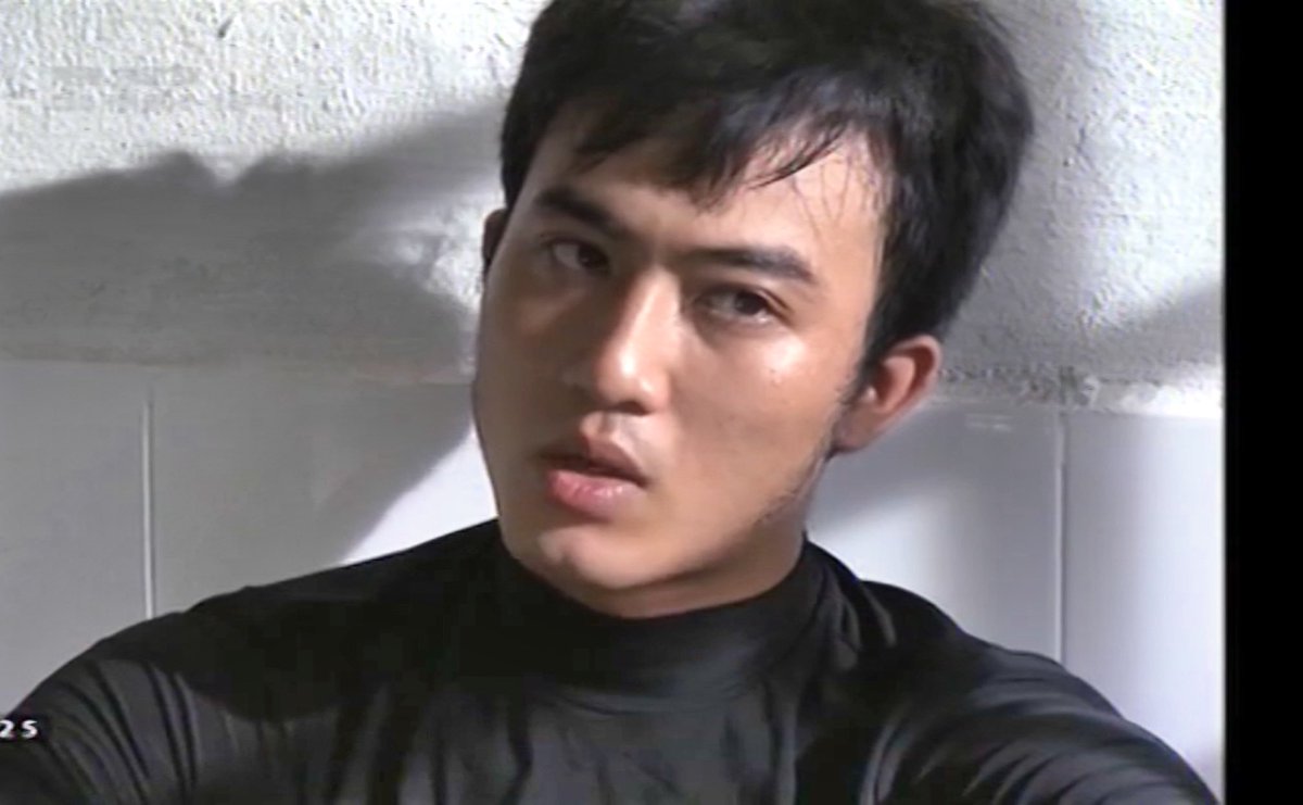 Max05513's tweet photo. โม่งหล่อจาก Vietnam เ��ื่อนบ้าน หนุ่ม Doãn Quốc Đam จากซีรีส์ “Phim truyện”เลือกโม่งมาไซส์เล็กไปหน่อยรัดกะโหลกดีจัง แล้วเป็นผู้ชายหน้าอิ่มๆมีแก้มนิดๆใส่แล้วยิ่งฟิตไปกันใหญ่ เห็นจมูกปากใต้โม่งแล้วมีอารมณ์น่าจับจูบมาก 55 #DoãnQuốcĐam #BalaclavaMask #NinjaMask #FacemaskAsianMan https://t.co/CkLMOM71oq