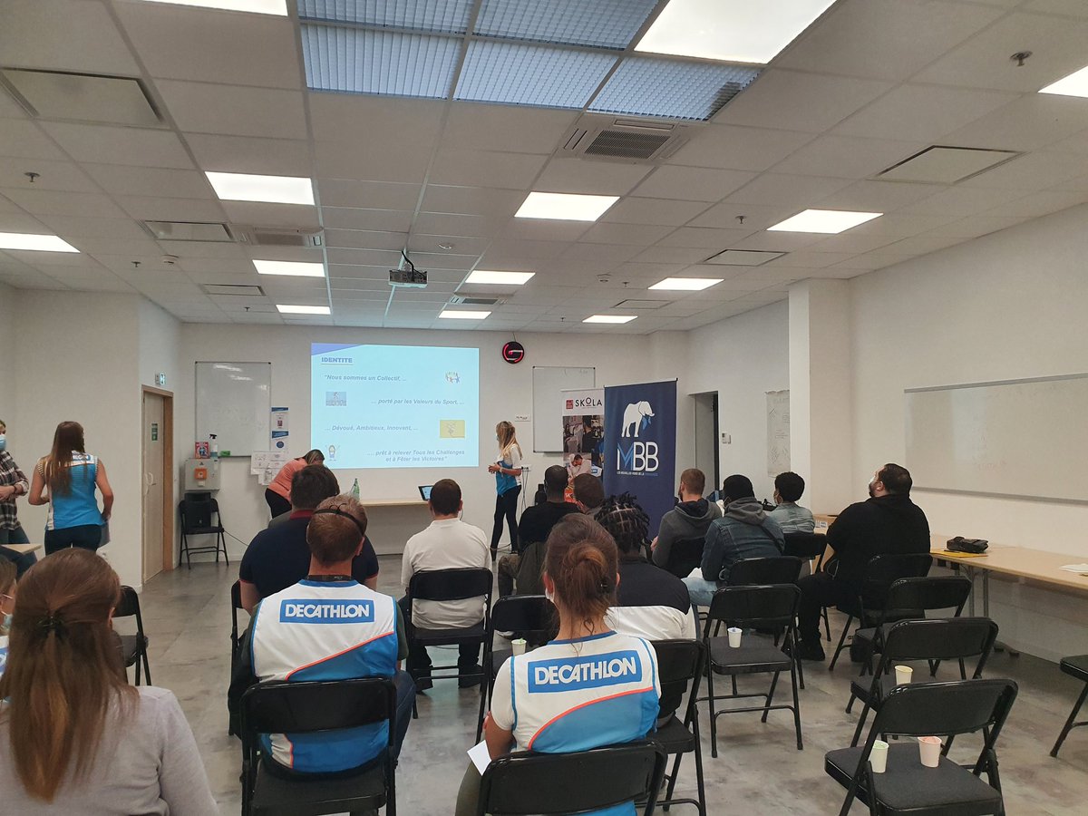 La formule win win de la POEC c'est 5 acteurs dont <a href="/Decathlon/">Decathlon</a> <a href="/AAuteuil/">Apprentis d'Auteuil</a> @pole_emploi en faveur de l' insertion des jeunes . Résultat 12 jeunes vont passer le permis B et se qualifier dans un domaine pourvoyeur d'emploi : La logistique ! #1jeune1solution <a href="/SylvieMaeseele/">Sylvie Maeseele</a> <a href="/DoleRudy/">Rudy Dole</a>