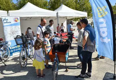 NiortAgglo's tweet photo. #NiortAgglo @NiortAgglo et ses partenaires + @Reseautanlib organisent samedi le Village de la #mobilité place du Donjon à #Niort. Venez vous renseigner et/ou tester des modes de déplacement alternatif à la voiture : vélos, trottinettes électiques, bus 
https://t.co/Mko5q2ShuJ https://t.co/Y91vB4zEi7
