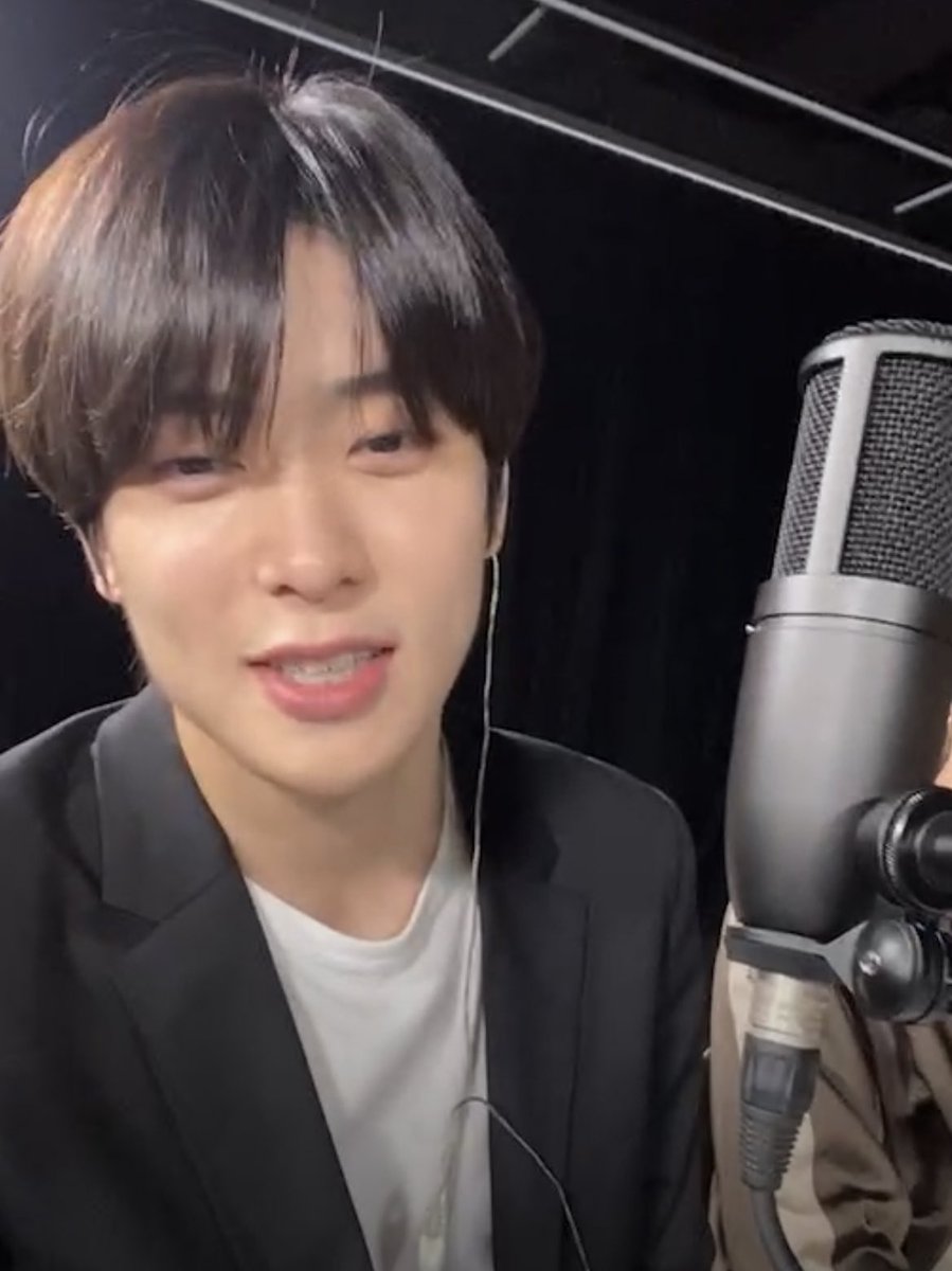 𝑎 𝑞𝑢𝑎𝑟𝑡𝑒𝑟 tweet media