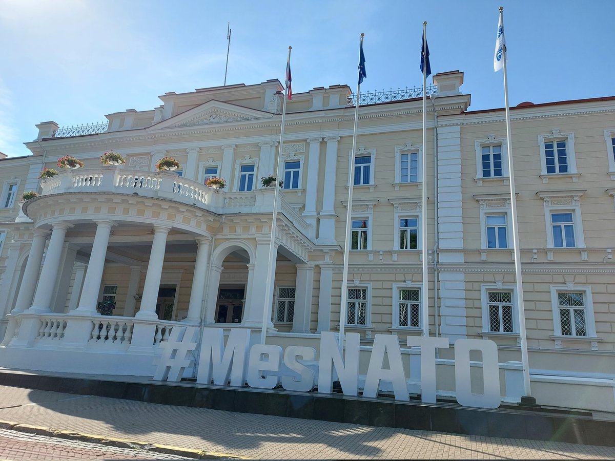 YATASpain's tweet photo. Last week a #COAJE member visited Lithuania's 🇱🇹 Ministry of Defense, located in its capital city, Vilnius. 
Lithuanians are happy members of NATO since 2004 and remind us that it is good to have allies. https://t.co/2CI1Bf7Pl9
