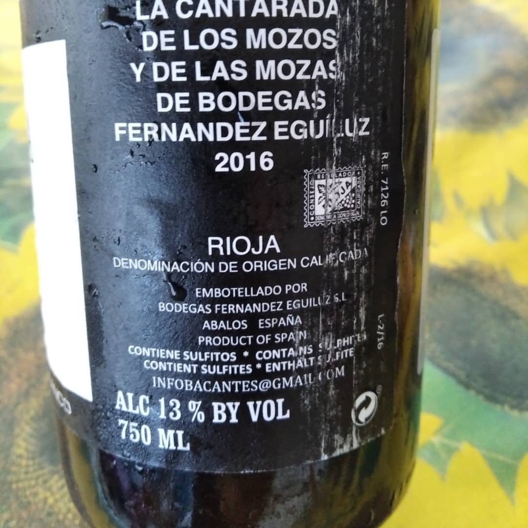 Había ganas de disfrutar de algo de Pilar Fernández Eguiluz y rebuscando nos encontramos con esto: 

La Cantarada de las Mozas 2016, a base de Viura. El encanto de lo que ya no hay. 

Estupendísimo vino.