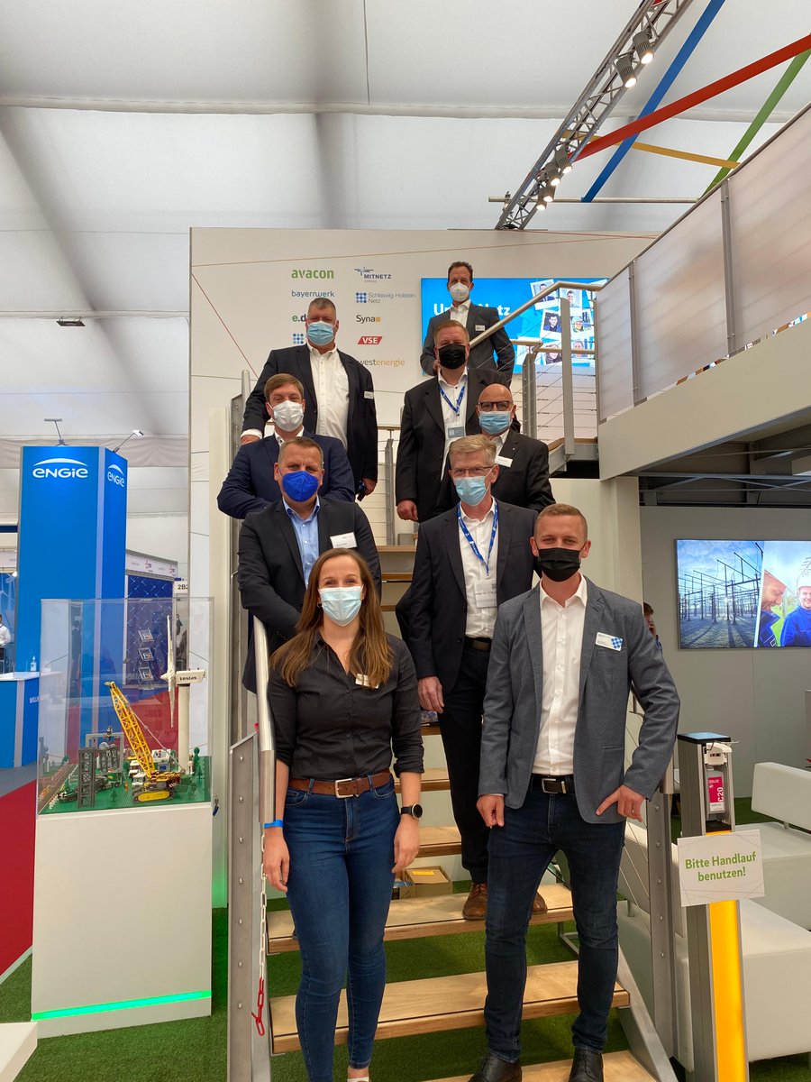 SH_Netz's tweet image. Tag 2 bei der @HUSUMWind. Unser Team sowie die Kolleginnen und Kollegen von @AvaconAG @westenergie und #MITNETZ freuen sich auf Ihren Besuch und gute Gespräche in Halle 2 am Stand 2B32! 👋 Mehr Infos 👉ow.ly/rWIH50G9CXc #Windenergie #ErneuerbareEnergien #Husumwind