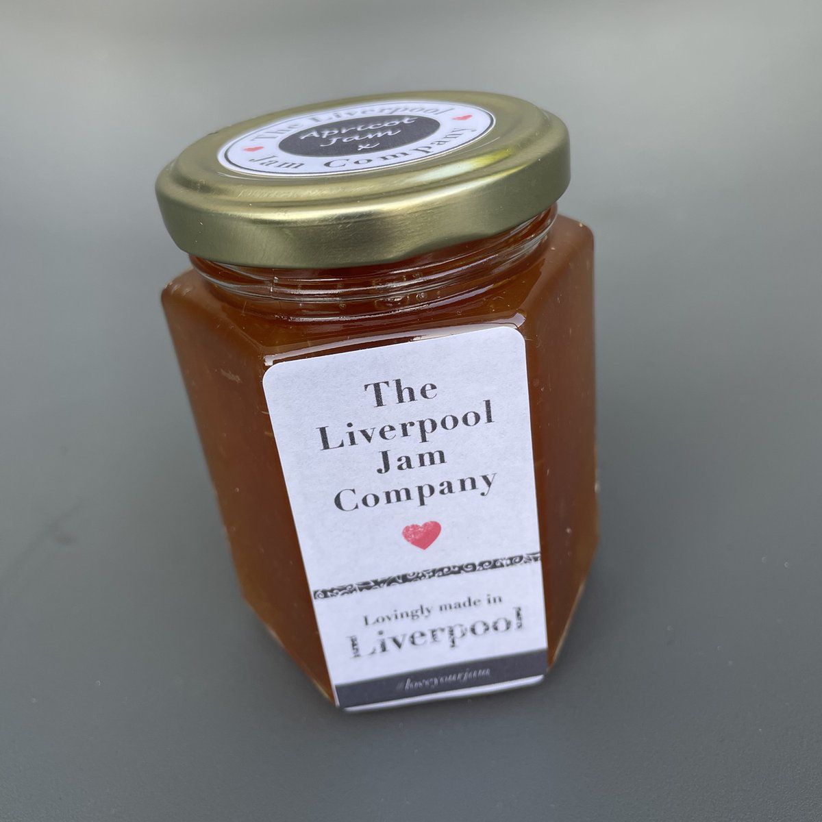 Had enough of your current branding? You might not need a complete re-design. A brand refresh is a great way to keep some brand consistency, combined with the elements you still love.  #brandidentitydesigner #loveyourjam #northwestwomeninbusiness #liverpoolwomeninbusiness