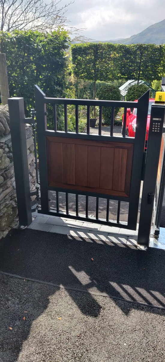 HowickAutoGates's tweet photo. A domestic gate and automation refurbishment in #grasmere. The #pedgate and #swinggates were removed, wood panels renewed and gates repainted and refitted. Ditec #submotors tidied up with new foundation case covers from @BlackBo47787117 #gateautomation #RAL7016 #thelakedistrict https://t.co/YoSnWfXNPH