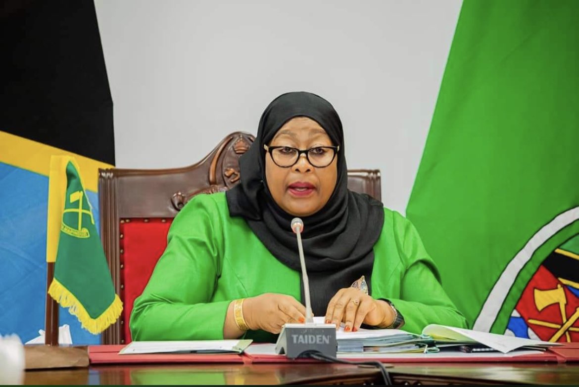 udadisihuru's tweet photo. Rais Samia Suluhu asante kwa kuendelea kusimamia ahadi zako, Ujenzi wa miundombinu unaoenda sambamba na kutangaza utalii utafanya mabadiliko makubwa sana katika miaka ichache ijayo. #Msalato #InternationalAirport https://t.co/UI3Z2oD9Ew