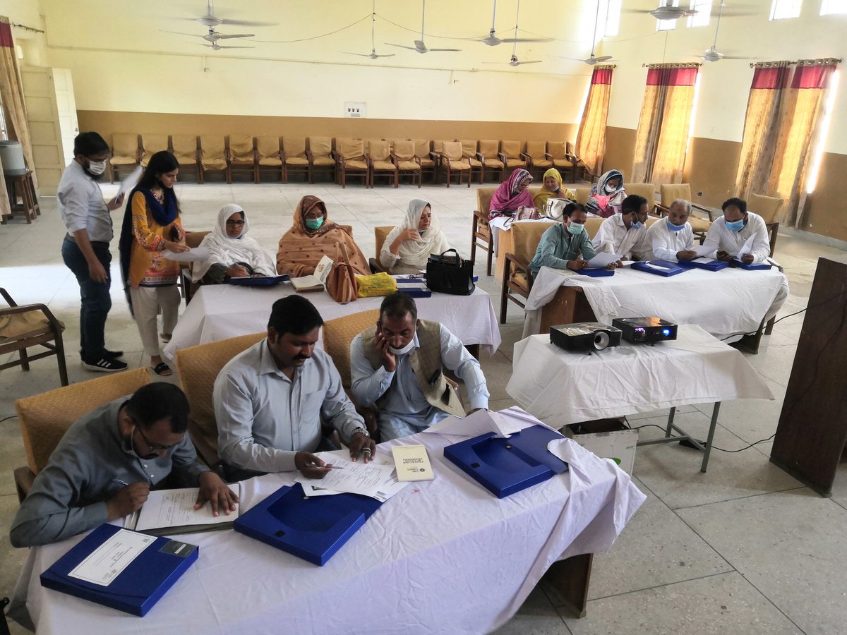 TeleTaleem's tweet photo. Orientation of #FDE teachers from #Sihala on #blendedlearning program being implemented by #TeleTaleem continues at #IMSG #Humak. https://t.co/rLOC60QJU5