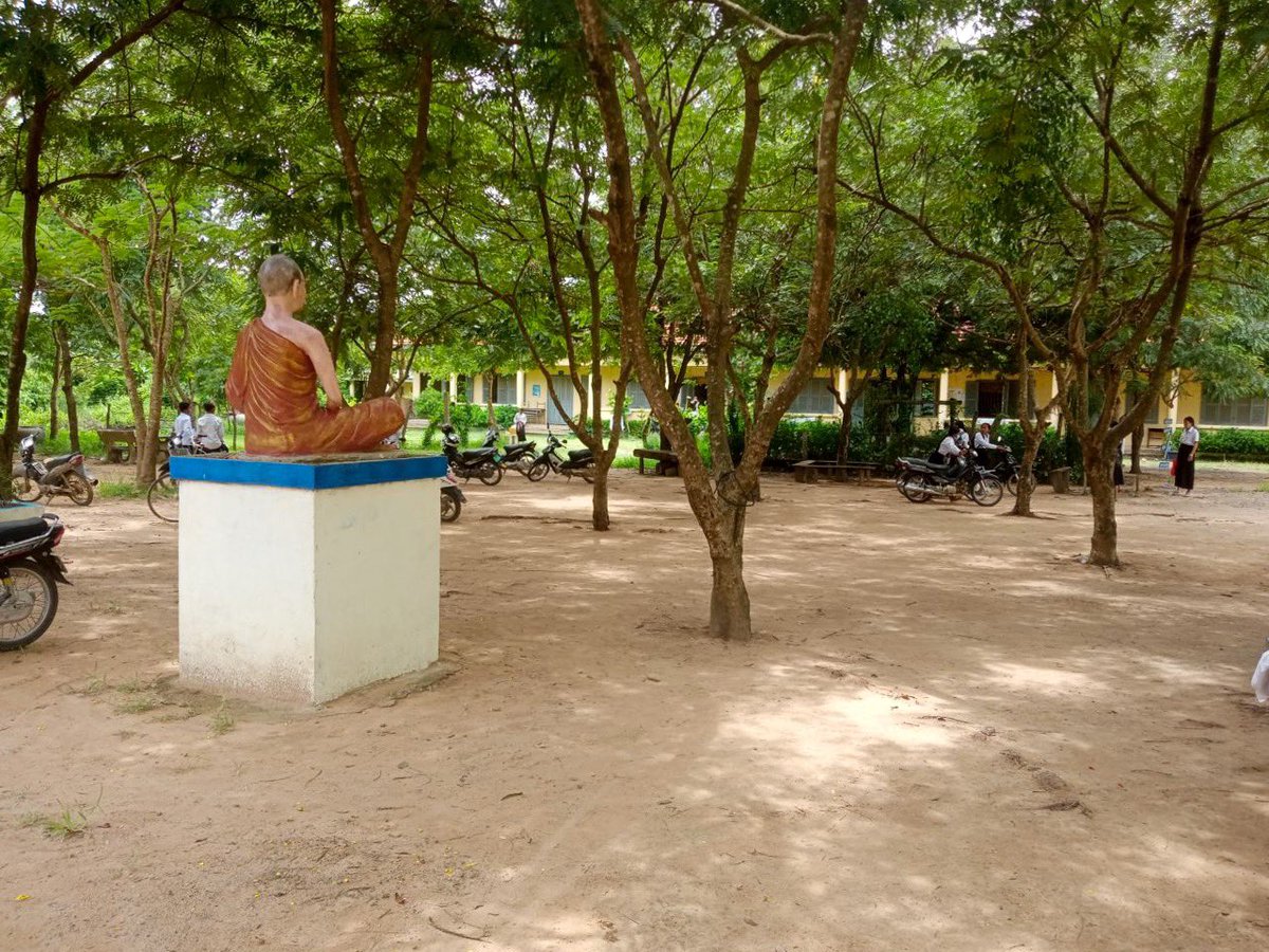 WeTomorrow_one's tweet photo. Beautiful impressions from our library in Kampong Speu, Cambodia. In the coming weeks the English lessons in Cambodia, Mongolia, Nepal and Romania will start again and our volunteers can’t wait to see the children again! #WeTomorrow 🧡 https://t.co/ffMxpwqt4H