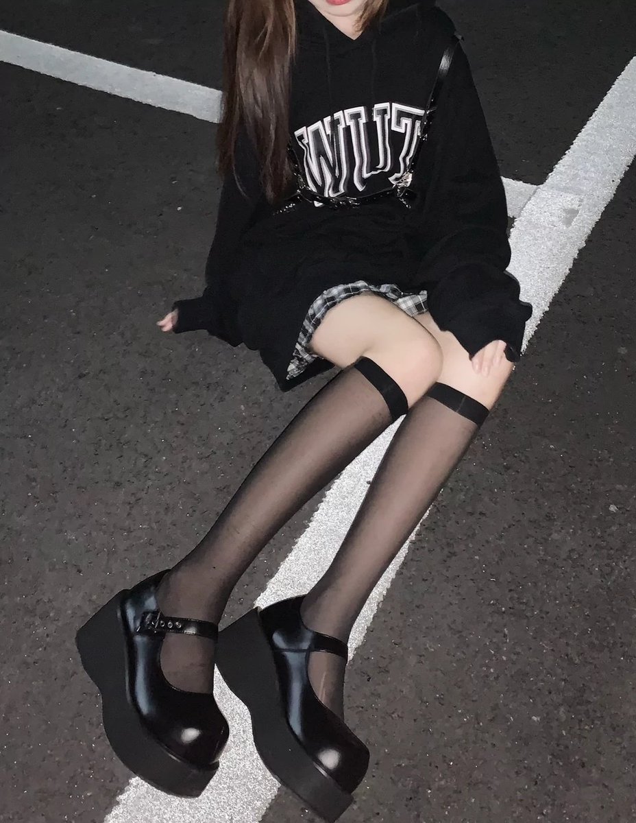 你们要的腿照 https://t.co/OwIqPQ9DAM