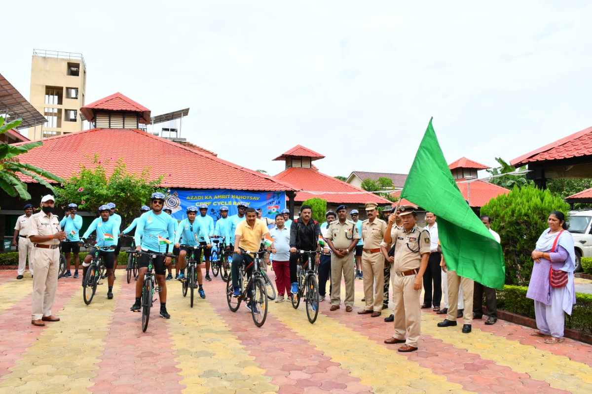 gccrpfnagpur's tweet photo. #FlagOff #AzadiKaAmritMahotsav From Sevagram #MahatmaGandhi ji's Land of serenity @gccrpfnagpur By State Dignitaries and DIGP Range @crpfindia @WSCRPF2016 @PMOIndia @HMOIndia @PIBMumbai @PBNS_India @TOI_Nagpur @randeep33073900 @CrpfDg #cycleRally #cycling #FitIndiaFreedomRun https://t.co/TnFB7I4VGH