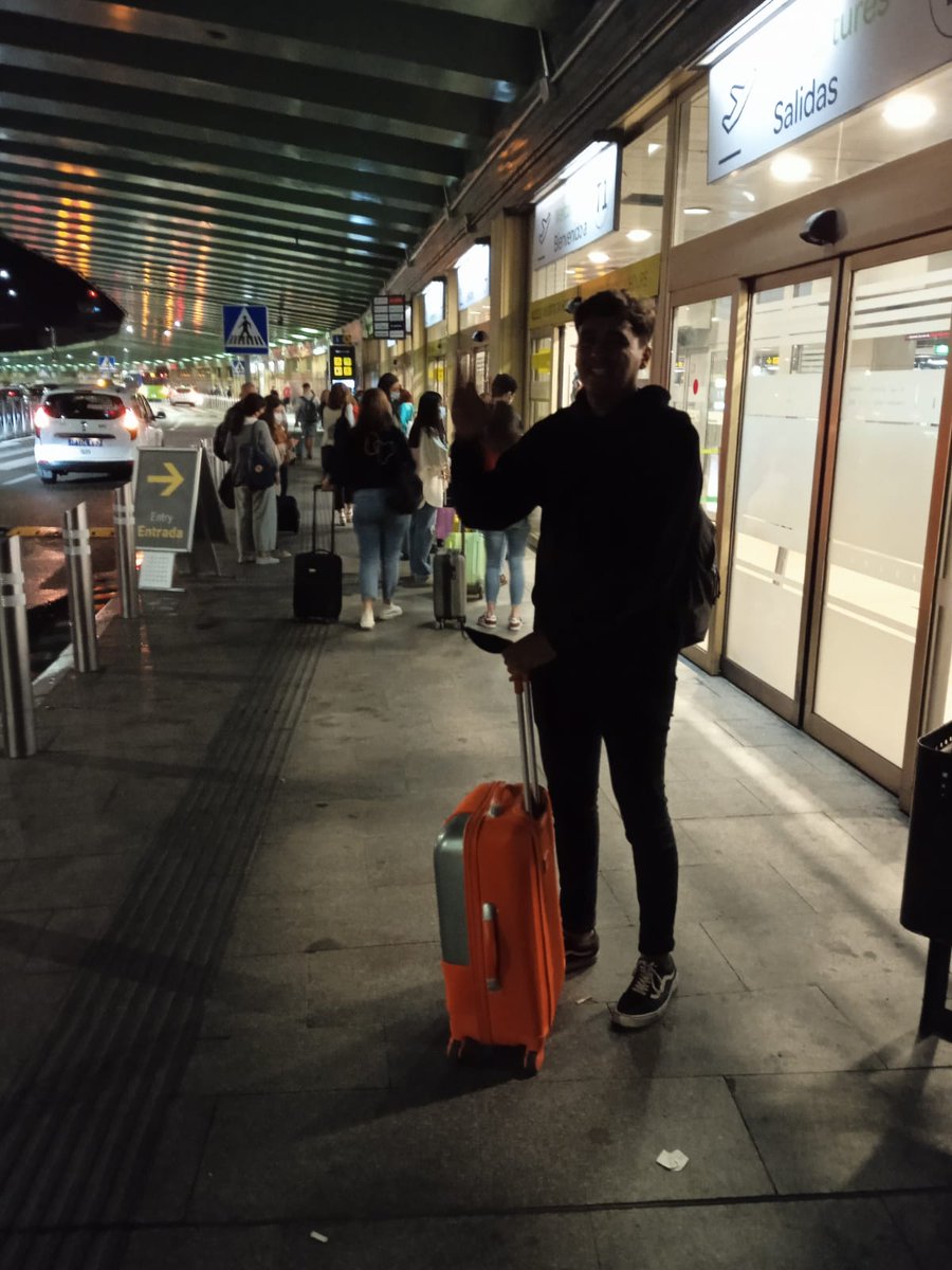 Despedida de <a href="/AlbertWhiteDj/">Albert White</a> que se marcha a Londres, a Coventry University, para continuar sus estudios.  Te echaremos mucho de menos pero la ocasión es inmejorable. Disfruta de la experiencia, Alberto. ;-)