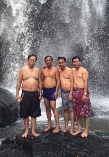 ស្រលាញ់មួយណា