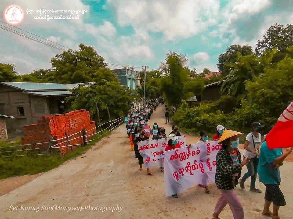 klatpri's tweet photo. Rural villagers from villages near Monywa-Amyint road rallied on Wednesday to protest against military dictatorship.
#AcceptNUG_RejectMilitary     #WhatsHappeningInMyanmar  #Sep15Coup https://t.co/TCCIHG5MwX