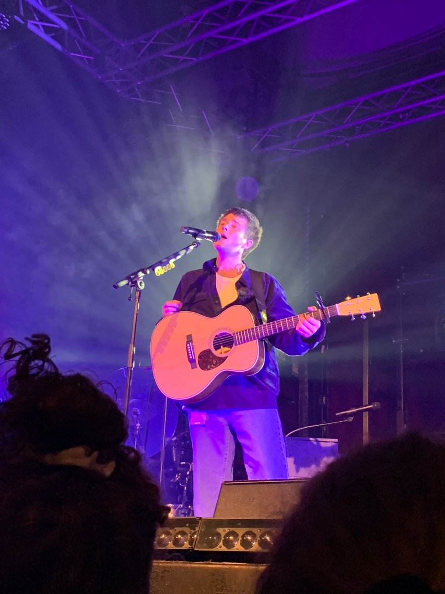heresmika's tweet photo. @AlecBenjamin @Dream the show was great :D https://t.co/C2mnnN9XqV