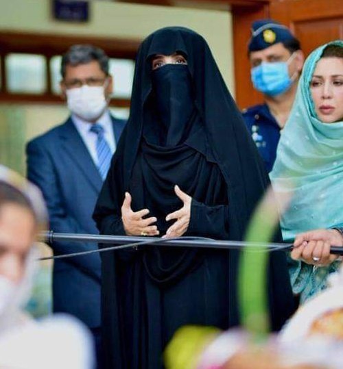 SyedashafakPTI's tweet photo. Picture Speak Louder Than Words. 

First Lady Mrs, Bushra Imran 💕 Haters Gonna Hate
But We Don't Care.

#SettingExample https://t.co/Cm9zd42V3b