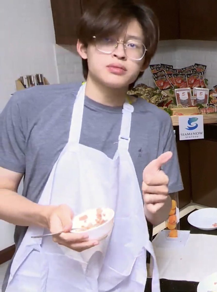 ppnaravit_home's tweet photo. ปอนด์บอกแซลม่อนอร่อย ยืนยันโดยเชฟปอนด์ 555 แอบกระซิบว่าปูอัดก็อร่อยนะ แอดชิมแล้ววววว

ไปซื้อกันเร็ววว 👉 https://t.co/RjA6zAOlwu

@SeaMeNOWSeafood
#SeaMeNOWxGMMTVSafeHouse
#GMMTVSafeHouseDAY3 https://t.co/xdHdA1lsRc