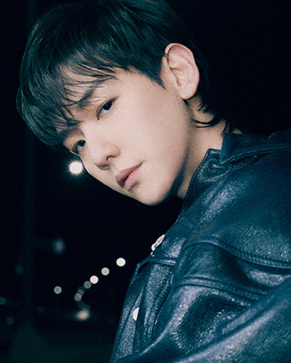 WORLDMUSICAWARD's tweet photo. #EXO's #BAEKHYUN trends at #1 Worldwide after his mini tweet!💪🥇💥🌎👑💚 
#백현 
🔗https://t.co/voIKiI1GUN https://t.co/zYmiwLzQ5n