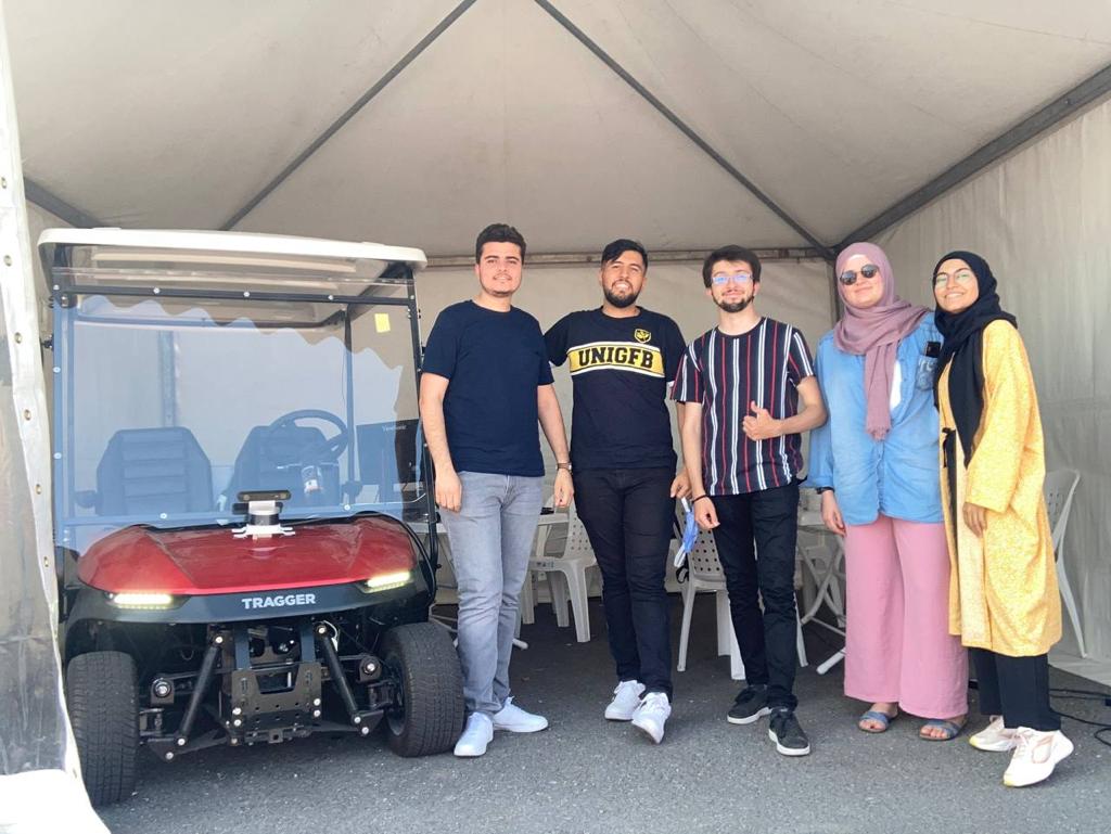 Mühendislik Fakültesi öğrencilerimizin oluşturduğu GÖBEKLİTEPE OSAT takımımız, otonom araç teknolojileri alanında yetkinlik kazandırmaya teşvik amaçlı TEKNOFEST ROBOTAKSİ otonom araç yarışmasında finale kaldılar.7 takımın yarışacağı finallerde öğrencilerimize başarılar diliyoruz.