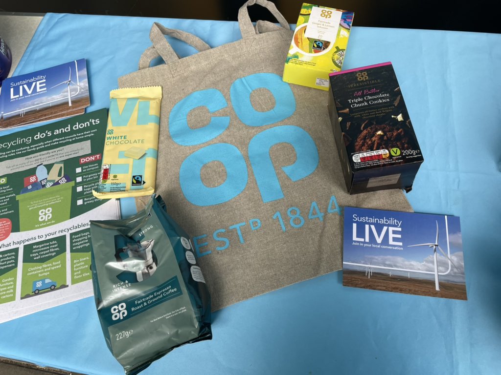 CHLM21's tweet image. #JoinInLiveLocal #CoopEastHampstead 

Today we were outside the store sharing with the community about the #ScrunchableWasteCampaign #WashItScrunchItCoolIt 

Many people had seen the advert but didn’t realise they had a local store to recycle their scrunchable waste.