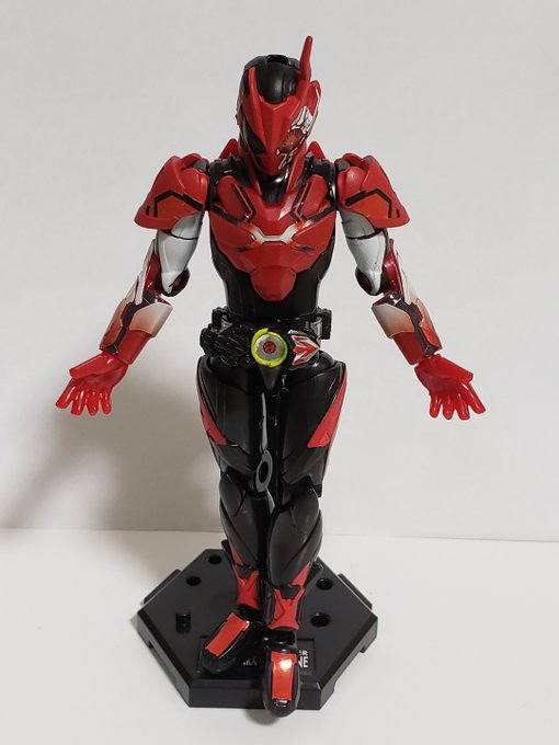 装動
アークゼロワン

完成
アークゼロワンの存在を知ってる人って一体どれくらいなんだろう🤔
言うてぼくも知らんかったし装動見てカッコいいなーってくらいの認識
劇場版かと思ったらショーで登場したライダーだそう…

一体変身者は誰なんだ😐()
赤と黒と白なんでシェスタさんだな 