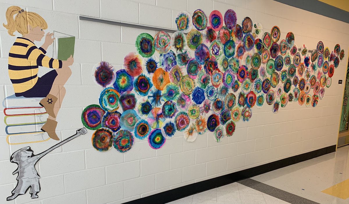 EastLincolnEle1's tweet photo. Kindergarten & 1st grade do International Dot Day in style! Just make a mark & see where it takes you! #InternationalDotDay #visualartsed #BecauseOfArtsEd #fineartstcs #taea @ArtsTcs @TCSPublic @ScottHargrove4 @DrCatStephens https://t.co/B4PRqizKyX
