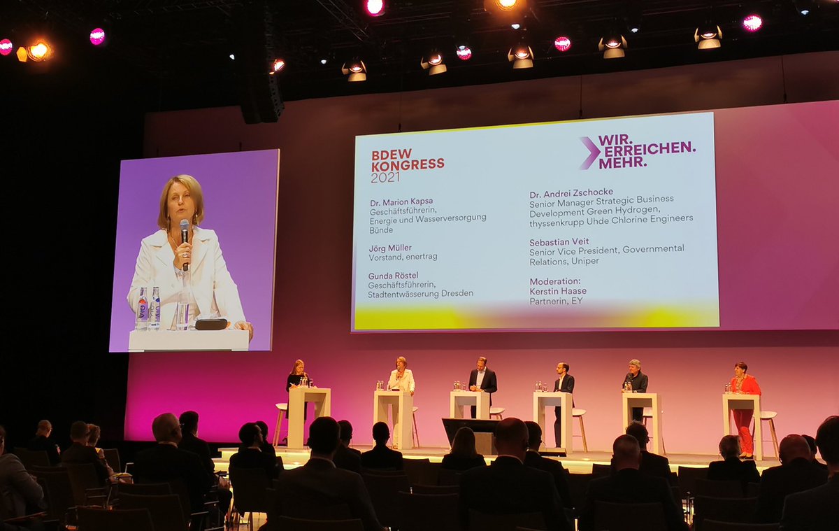 #Klimaziele werden nur mit #Wasserstoff erreichbar. Wie die Transformation der #Wasserstoffwirtschaft gelingen kann, diskutieren Kerstin Haase, Marion Kapsa, Jörg Müller, Gunda Röstel, Sebastian Veit und Andrei Zschocke in einer Themensession des #bdewk21.