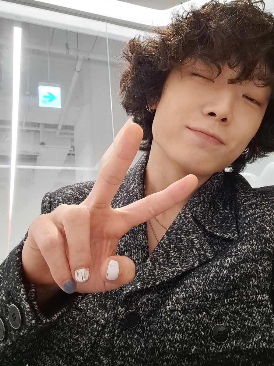 BUT LOOK WE JUST GOT A BOBBY UPDATE !! HE POSTED ON WEVERSE !!