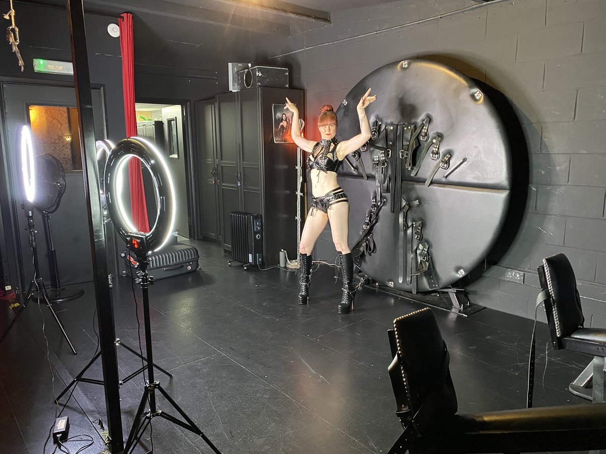 Look who is with me🤩 
Today’s photoshoot with <a href="/Miss_KittyBliss/">Miss Kitty Bliss</a> 🔥

#bdsm #femdom #photomodel #fetish #fetishmodel #latex  #portrait #Chicago #London #Warsaw #mistress #slave #dominatrix #dominawarszawa #dominapolska #warsawmistress #londonmistress  #londonfemdom