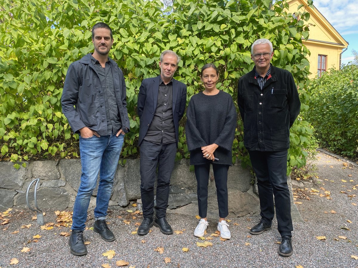 Svensk Form (@svenskform) on Twitter photo Nytt regeringsuppdrag: Svensk Form och
@SVID genomför studie om design som utvecklingskraft. Huvudsekreterare är @Lisa_Daram och <a href="/DanielBystrom/">Daniel Byström</a> är studiens designstrateg.
bit.ly/3979MdN
#gestaltadlivsmiljö #svenskform Nytt regeringsuppdrag: Svensk Form och
@SVID genomför studie om design som utvecklingskraft. Huvudsekreterare är @Lisa_Daram och <a href="/DanielBystrom/">Daniel Byström</a> är studiens designstrateg.
bit.ly/3979MdN
#gestaltadlivsmiljö #svenskform