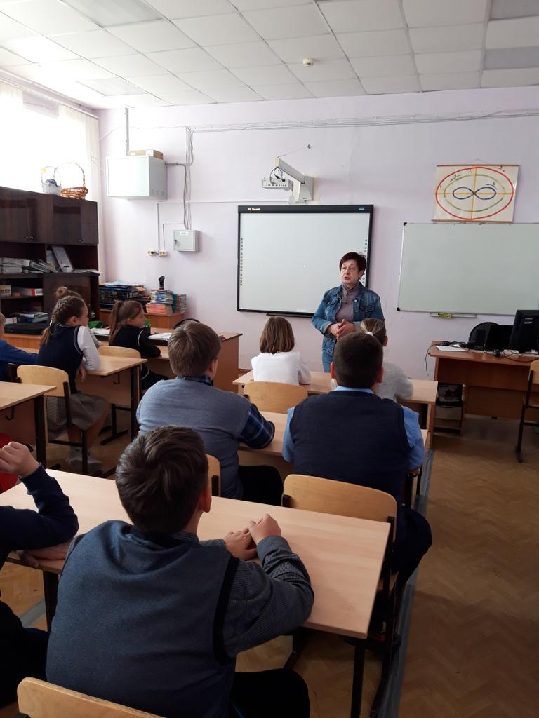 В ГБОУ ООШ 12 прошли профилактические мероприятия, направленные на повышение правосознания и воспитание толерантности. Ученики младших классов вспомнили права и обязанности школьников, старшеклассники - положения Конституции - основного закона Российской Федерации.